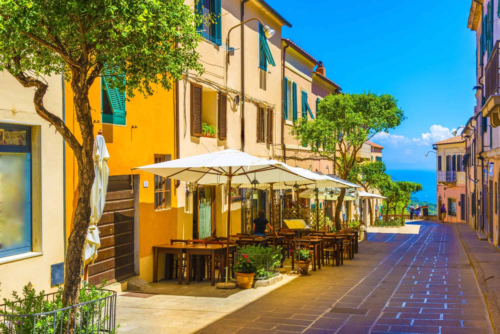 A narrow cobbled street in Elba on a sunny day