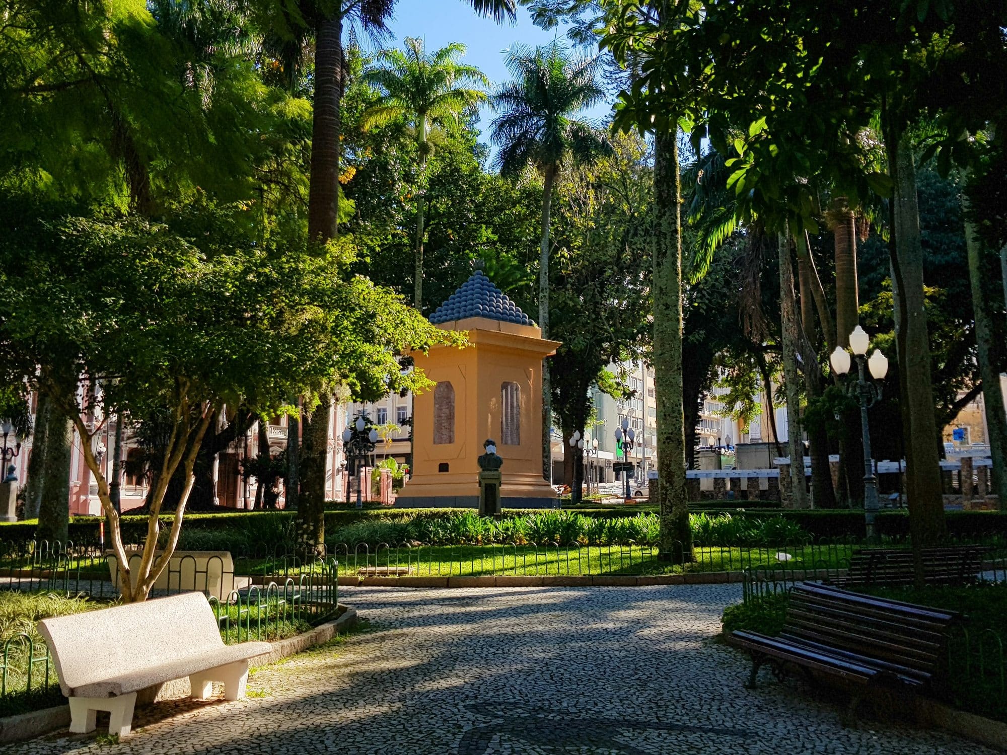 A green and quiet park in the center of Florianopolis