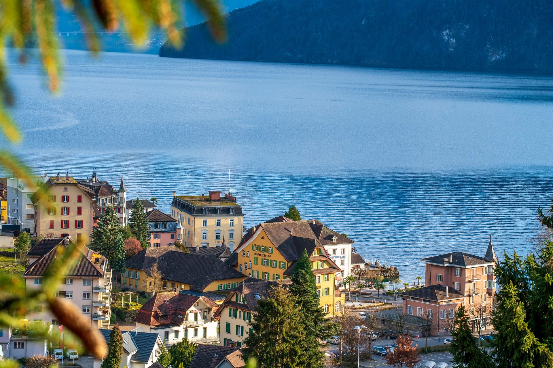 Lakeside homes in Switzerland